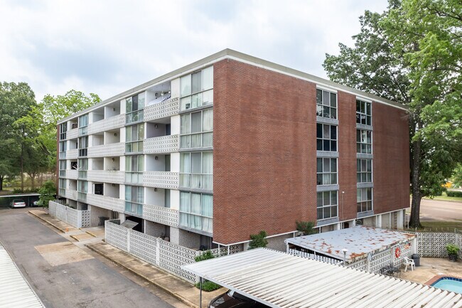 The Commodore in Memphis, TN - Foto de edificio - Building Photo