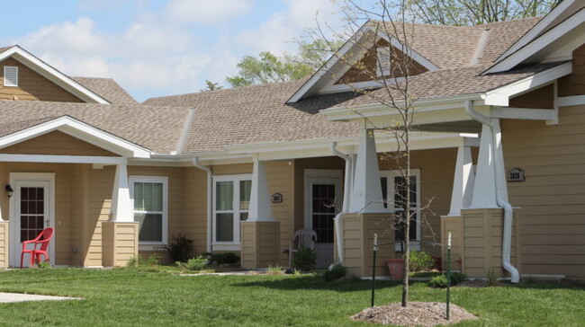 Ivanhoe Gardens Apartments in Kansas City, MO - Building Photo - Building Photo