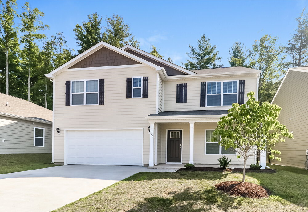 305 Bottle Brush Ct in Fairview, NC - Foto de edificio