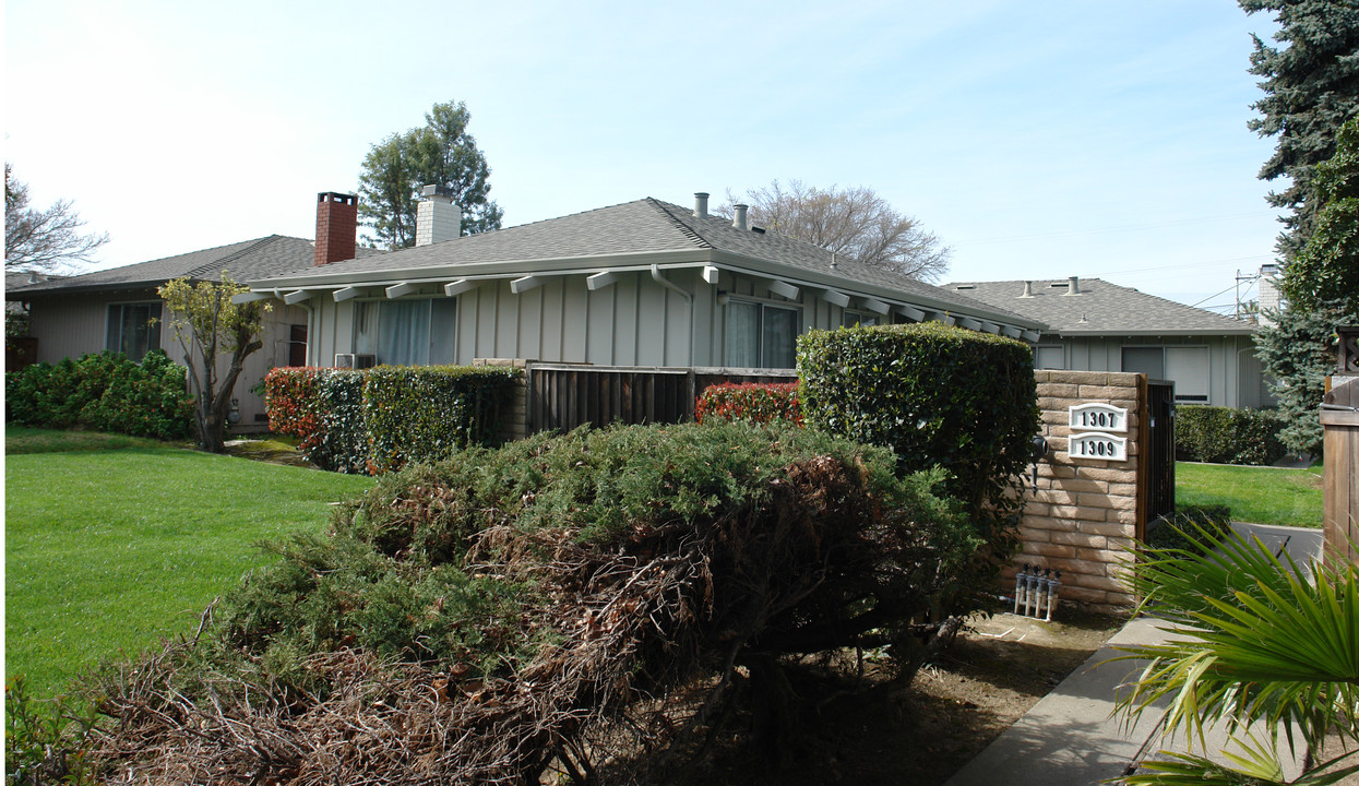 1307-1309 Essex Way in San Jose, CA - Building Photo