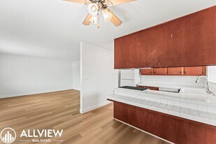16682 Bartlett Ln in Huntington Beach, CA - Building Photo