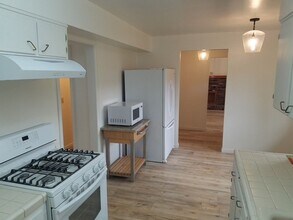 615 Beverly Way in Jacksonville, OR - Building Photo - Building Photo