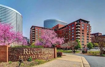 1121 Arlington Blvd, Unit RPN-914 in Arlington, VA - Building Photo - Building Photo