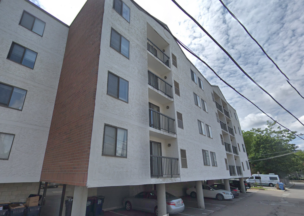 18 Elmer St, Unit 404 in Cambridge, MA - Foto de edificio