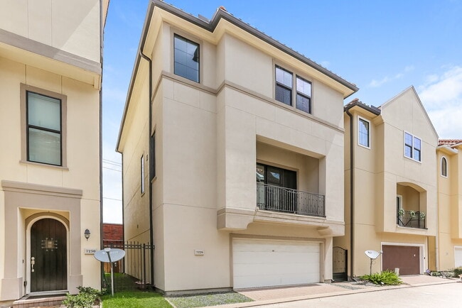 7226 Laguna Villas