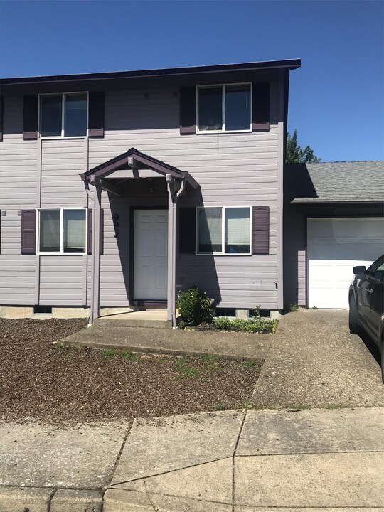 993 Bennett Ln in Eugene, OR - Building Photo