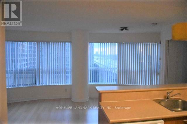 36-736 Lee Centre Dr in Toronto, ON - Building Photo - Building Photo