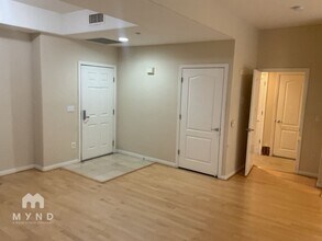 130 E San Fernando St, Unit 321 in San Jose, CA - Foto de edificio - Building Photo