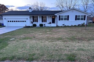 4737 E Circle Dr NW in Cleveland, TN - Building Photo