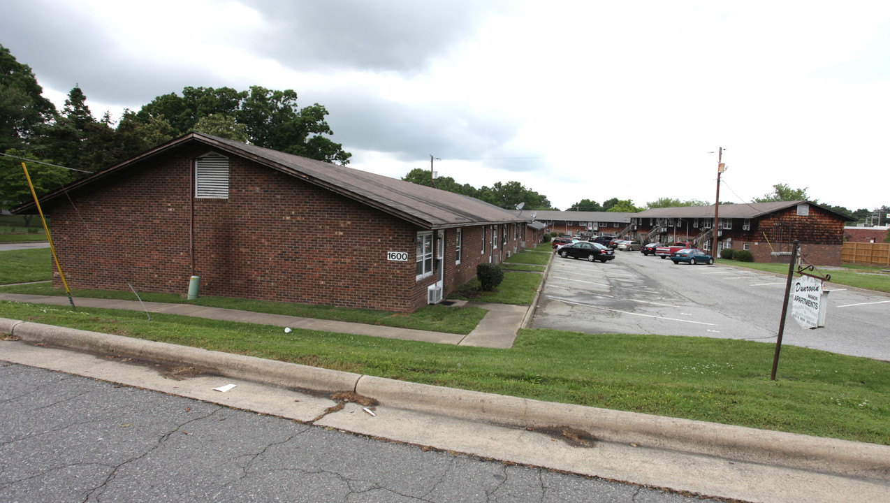 1600 Long St in High Point, NC - Building Photo