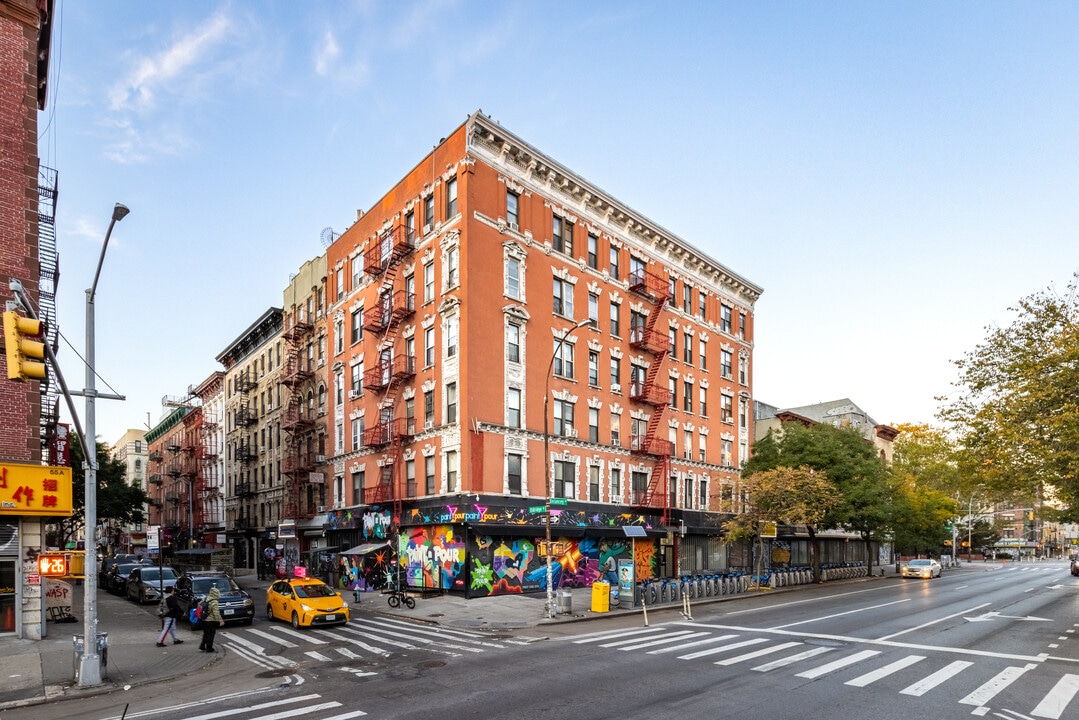 47 Delancey St in New York, NY - Building Photo