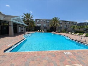 2502 Lexington Oak Dr in Brandon, FL - Building Photo - Building Photo