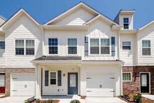 132 Riley Cir in Dawsonville, GA - Building Photo