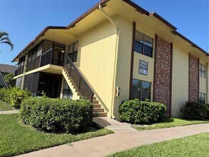 10027 Winding Lake Rd in Sunrise, FL - Building Photo - Building Photo
