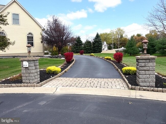 property at 1401 Hampstead Ct