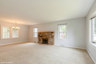 3 Lakeview Dr in Mundelein, IL - Building Photo - Building Photo