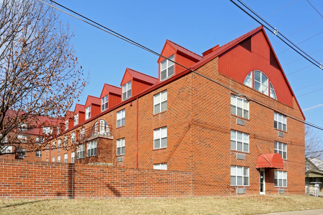 Independence Square in Evansville, IN - Foto de edificio