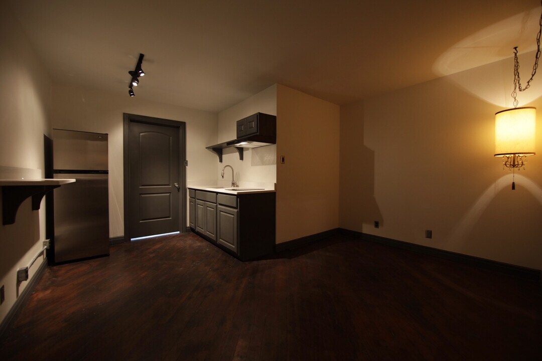 201 S Chaparral St-Unit -01 in Corpus Christi, TX - Building Photo