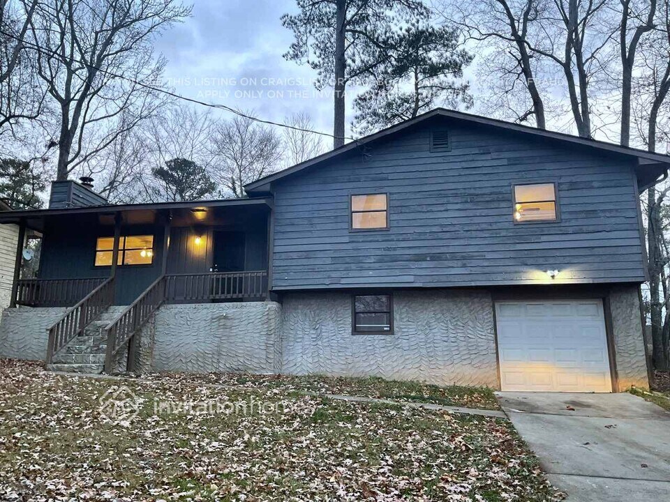 4036 Cindy Dr in Douglasville, GA - Building Photo