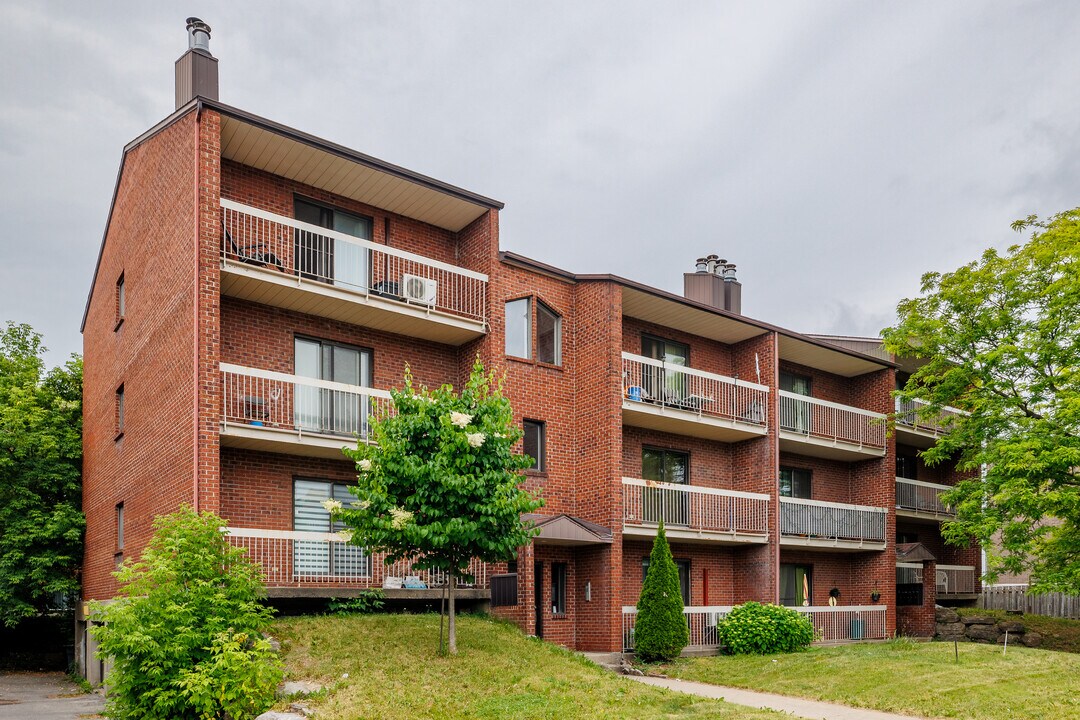 640 Chomedey Boul in Laval, QC - Building Photo