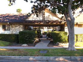 Winston Villa in Anaheim, CA - Building Photo