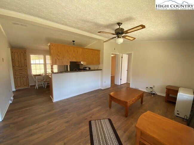 462 Hartsoe Rd in Warrensville, NC - Building Photo - Building Photo