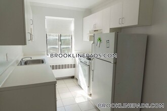 84 St Paul St, Unit 5 in Brookline, MA - Building Photo - Building Photo