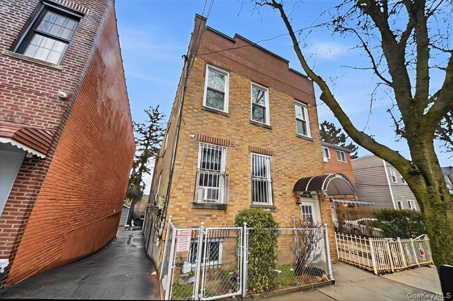 943 E 232nd St in Bronx, NY - Building Photo - Building Photo