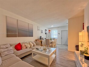 3121 SW 25th Ter in Miami, FL - Foto de edificio - Building Photo