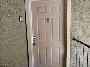 5251 Indian River Dr in Las Vegas, NV - Building Photo - Building Photo