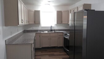 513 Apple St in Lebanon, MO - Building Photo