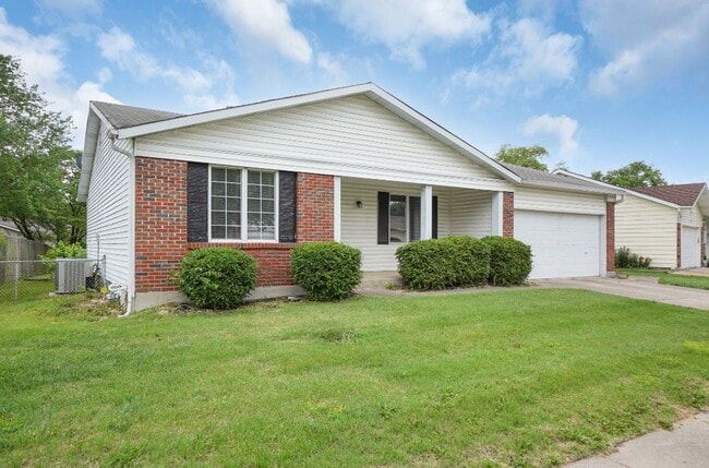 15593 Fox Plains Dr in Florissant, MO - Building Photo - Building Photo