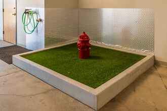 Kansas Avenue Lofts in Topeka, KS - Foto de edificio - Building Photo