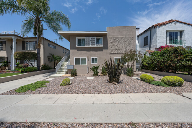 1033 S Curson Ave in Los Angeles, CA - Building Photo - Building Photo