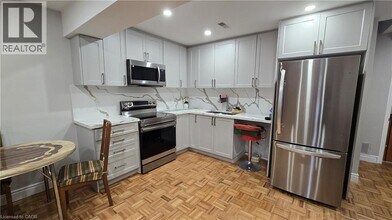 624 Eaglewood Dr in Hamilton, ON - Building Photo - Building Photo