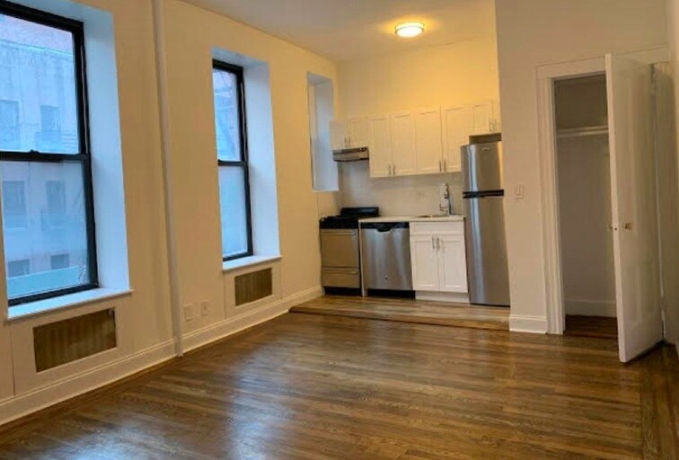 163 E 87th St in New York, NY - Building Photo