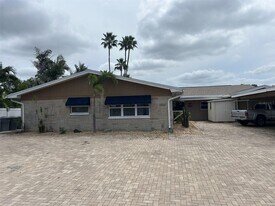 365 Capri Blvd in Treasure Island, FL - Building Photo