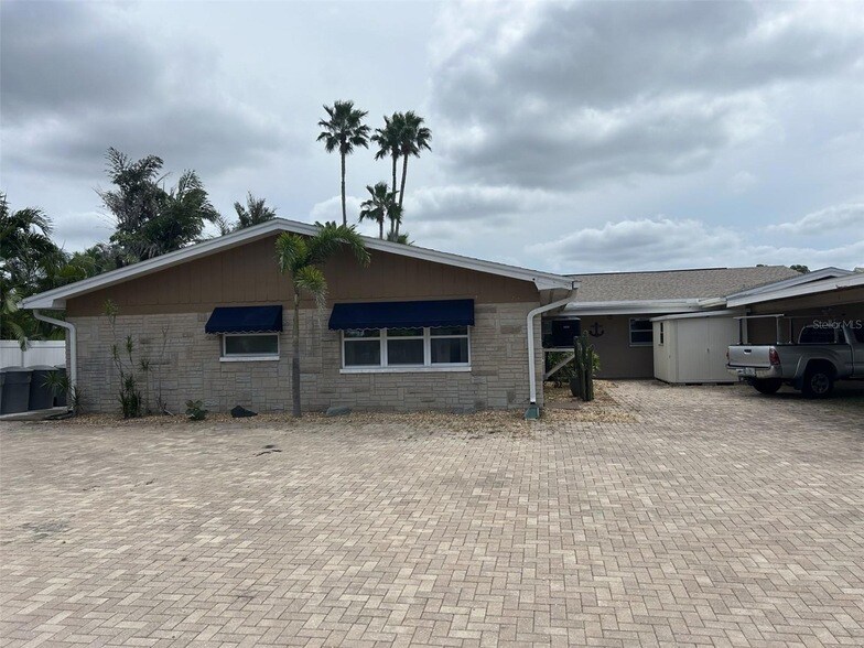 365 Capri Blvd in Treasure Island, FL - Building Photo