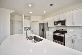 1825 Bonham Ln in Round Rock, TX - Building Photo - Building Photo