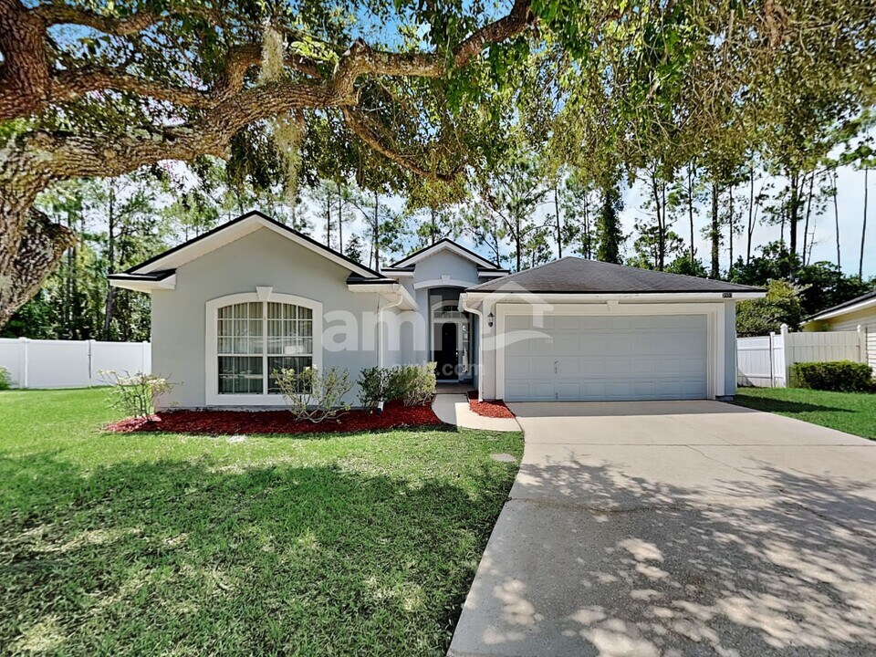 2903 Brittany Bluff Dr in Orange Park, FL - Building Photo