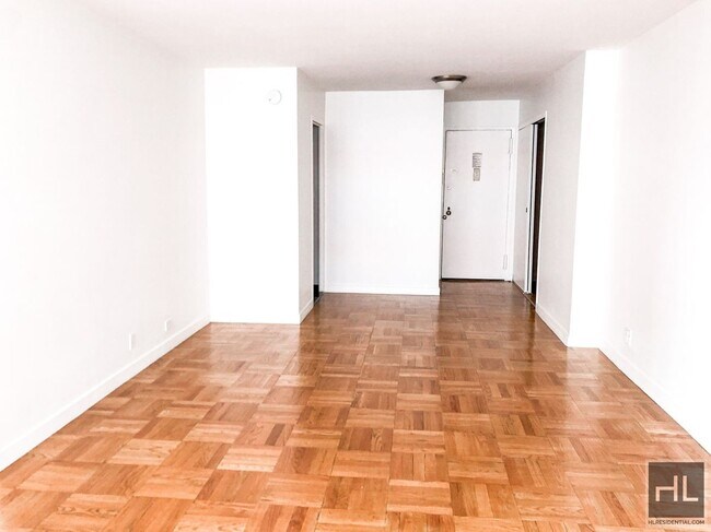 Fourth Avenue in New York, NY - Building Photo - Building Photo