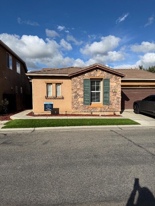 843 Beauregard Ln in Clovis, CA - Building Photo