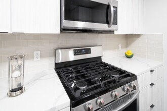 Lido Apartments - 1532 Brockton Ave in Los Angeles, CA - Building Photo - Interior Photo