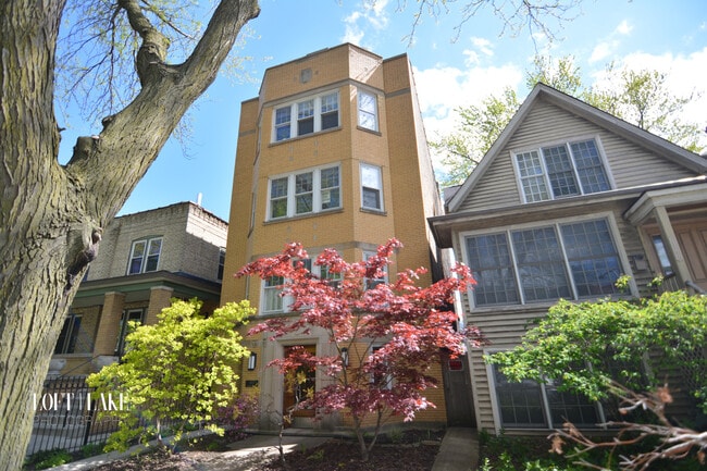property at 1707 W Winona St