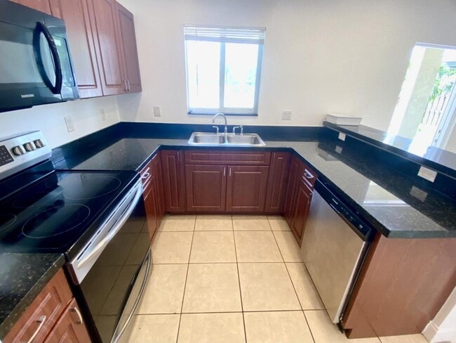 820 NW 2nd Ave in Fort Lauderdale, FL - Building Photo - Building Photo