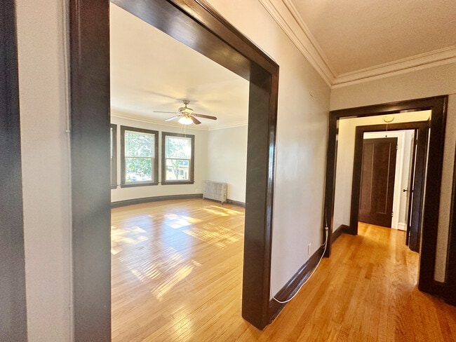 4859 N Kenneth Ave, Unit 2nd Floor