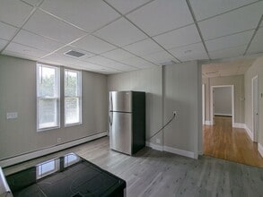 684 Park Ave in Cranston, RI - Building Photo - Building Photo