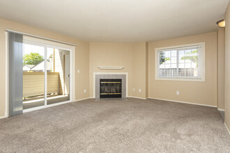 Crown Ridge Apartments in Modesto, CA - Building Photo - Interior Photo