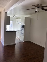 Shamrock Apartments in Downey, CA - Foto de edificio - Building Photo