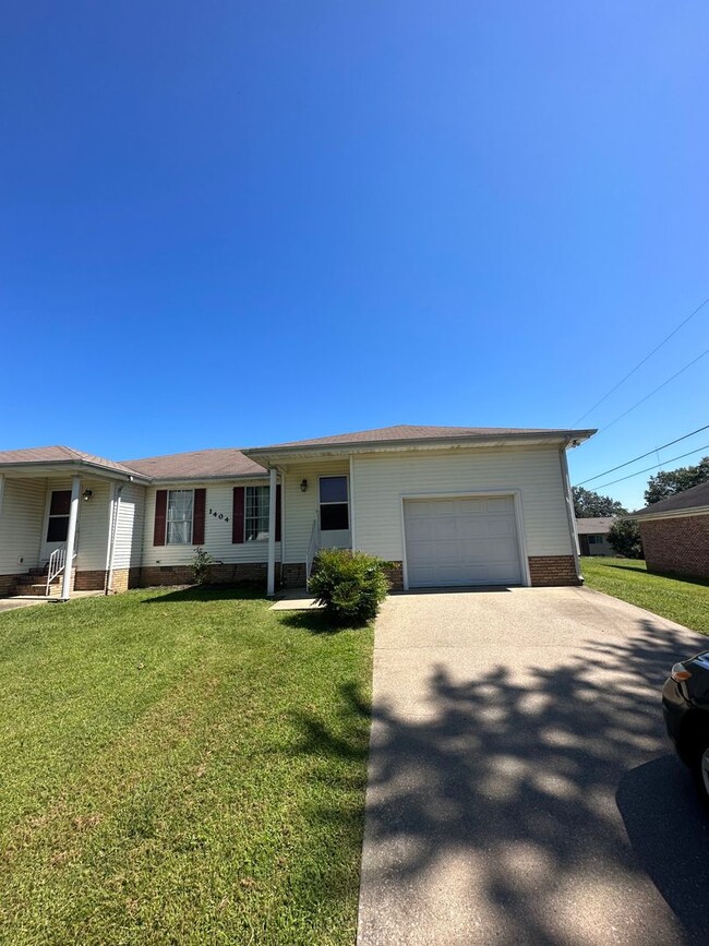 property at 1404 Valleywood Dr